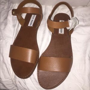 NEVER WORN Steve Madden sandals